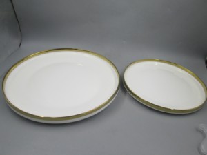 Service de table en céramique de luxe à bordure dorée - Assiettes et bols blancs minimalistes pour la maison et les restaurants - Product Image 6