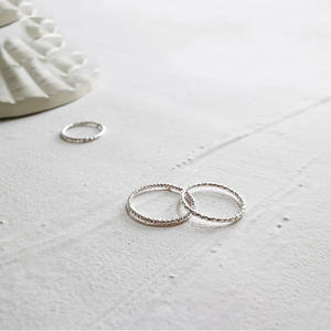 <span class=keywords><strong>Anillo</strong></span> de <span class=keywords><strong>dedo</strong></span> sencillo de 1,3mm de ancho para <span class=keywords><strong>mujer</strong></span>, joyería con corte de diamante, círculo fino, nudillo pequeño - Product Image 3