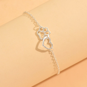 <span class=keywords><strong>Tobillera</strong></span> de vacaciones de verano para mujer de estilo americano europeo superventas estampado de pata de <span class=keywords><strong>perro</strong></span> corazón hueco en forma de corazón Aleación de pie de moda - Product Image 2