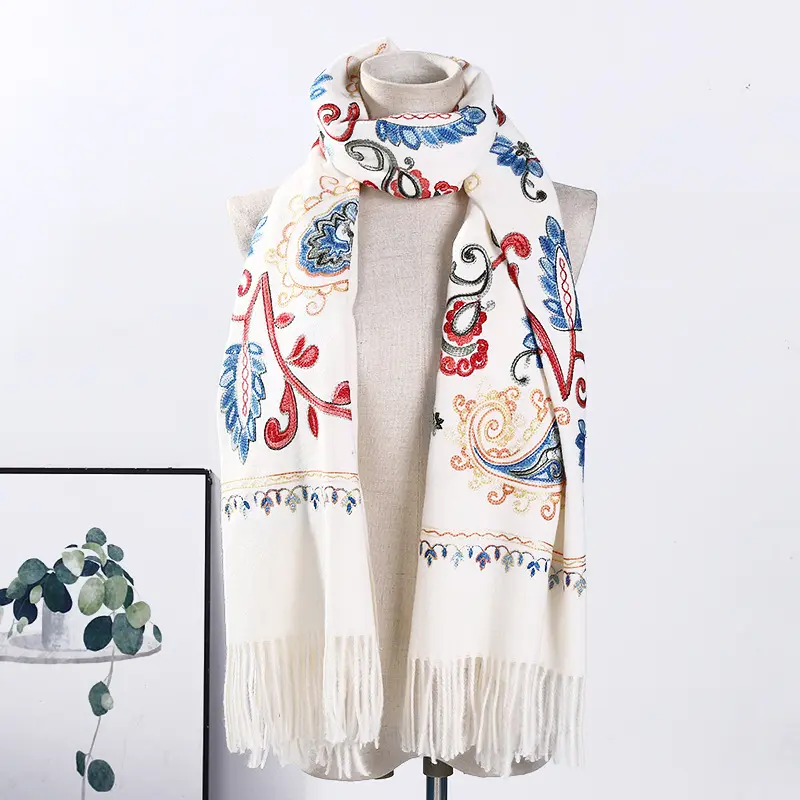 Sciarpe di cachemire ricamate di lusso di nuova moda sciarpa di pashmina invernale per le donne