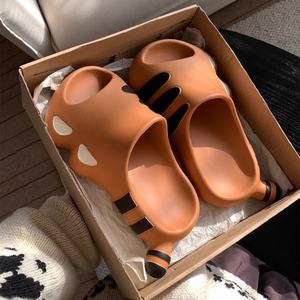 XIXITIAO Claquettes en <span class=keywords><strong>EVA</strong></span> de haute qualité, effet nuage, motif animalier audacieux et ludique, semelle épaisse et souple, pour dortoir, parc et sorties décontractées - Product Image 4