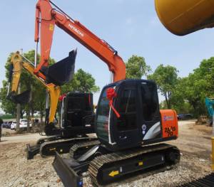 Excavadora Usada Hitachi ZX70 de 7 Toneladas con Piezas Originales, Palanca de Control de Bajo Esfuerzo, Motor y Potencia de 42.4W para Proyectos de Pequeña Escala - Product Image 3