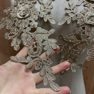 Un par de Apliques de encaje Floral con diamantes de imitación y purpurina para coser parches con Motivos de encaje de flores para coser vestidos - Product Image 3