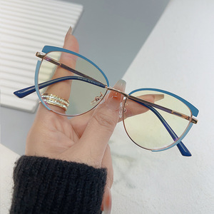 2024 nouveau 95-<span class=keywords><strong>206</strong></span> mode oeil de chat lunettes rétro métal cadre <span class=keywords><strong>optique</strong></span> hommes et femmes Anti lumière bleue lunettes en gros - Product Image 2