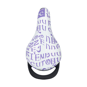 Sella per Bicicletta Bianca e Viola con Stampa di Lettere, 21x13cm, 348g, con Morsetto in Acciaio - Product Image 1