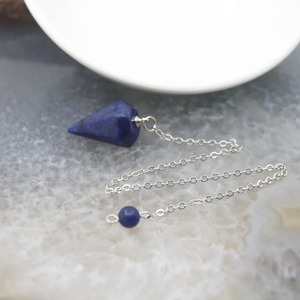 Vente en gros de pendentifs en pierre brute de cristal naturel classique, forme hexagonale, pierre précieuse - Quartz rose, œil de tigre, agate, améthyste, enfants - Product Image 4