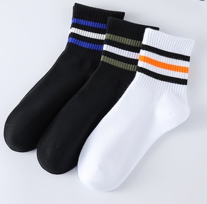 Chaussettes en coton uni femmes trois rayures multicolore décontracté élégant Sport Street Style Crew <span class=keywords><strong>Tube</strong></span> quatre saisons portable - Product Image 2