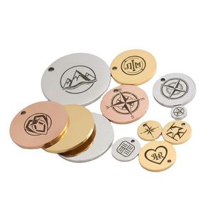 ที่กำหนดเองแกะสลักด้วย<span class=keywords><strong>คำ</strong></span>ใดๆที่ว่างเปล่าปั๊มรอบเสน่ห์จี้แท็กเครื่องประดับโลหะ - Product Image 1