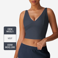 Sm2528-1 Débardeur de yoga sexy à col en V avec bretelles fines réglables, soutien-gorge intégré, haut de sport moulant pour filles, sous-vêtement de fitness