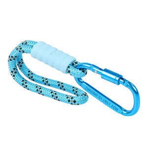 Crochet réfléchissant universel avec mousqueton pour casque de moto, rangement de vélo électrique et accrochage de plats à emporter - Product Image 1