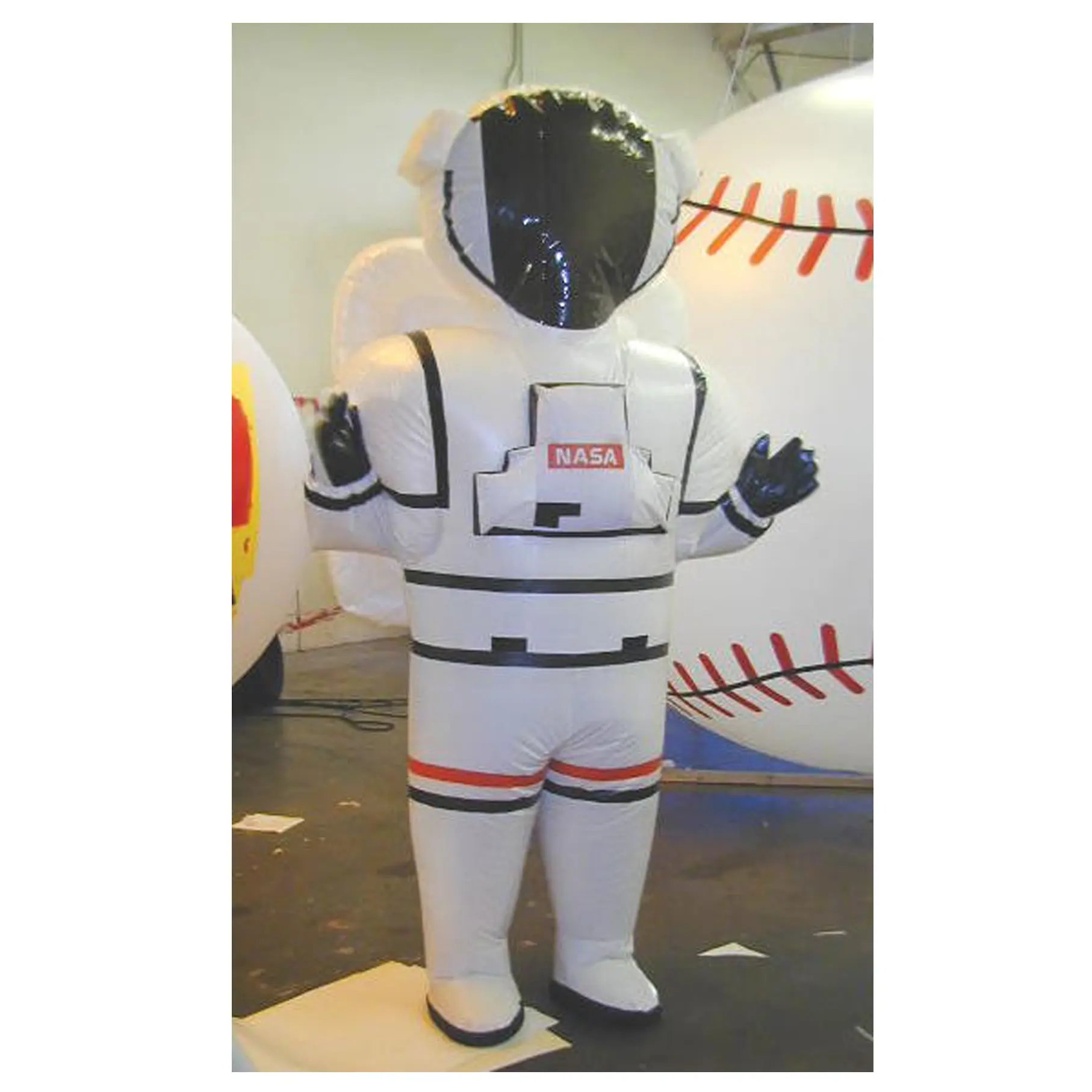 Lifelike H:1.8m inflatable spaceman walking costume for indoor exhibition