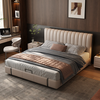 Luxuriöses Bett im Italienischen Stil aus Echtem Leder, Modernes Schlafzimmermöbel, Kingsize Polsterbett mit Metallakzenten