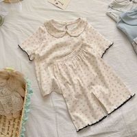 Setelan Baju Bayi Perempuan Balita Berkerah dengan Manset Ruffle, Katun Organik, Motif Bunga, Kancing, dan Model Romper