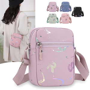 กระเป๋าสะพายข้างผู้หญิงทรงสี่เหลี่ยมแนวตั้ง รุ่นใหม่ มีช่องใส่ของหลายช่อง ปิดด้วยซิป พกพาสะดวก เหมาะกับการใช้งานทุกวัน ซัมเมอร์ 2025 YZ1373 - Product Image 4