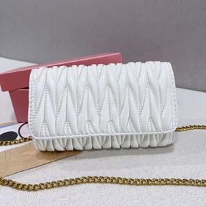 <span class=keywords><strong>กระเป๋า</strong></span>ถือสะพายไหล่ผู้หญิงหนัง PU <span class=keywords><strong>สี</strong></span>สันสดใสสำหรับงานควิลท์  <span class=keywords><strong>กระเป๋า</strong></span>ถือผู้หญิงและกระเป๋าสตางค์แบบโซ่ ขายส่ง - Product Image 3