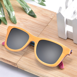 Lunettes de soleil polarisées unisexes de haute qualité, logo personnalisé, monture <span class=keywords><strong>orange</strong></span>, verres gris, certifiées CE, vente en gros - Product Image 5