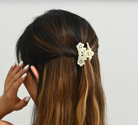 Vente en gros de pinces à cheveux mates simples à trois fleurs pour queues de cheval, pinces requin pour chignons et pinces bandeaux pour chignons.