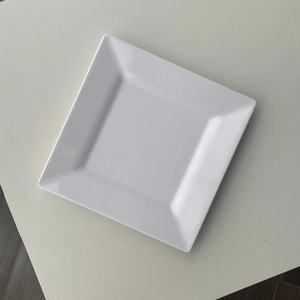 Assiettes de service carrées blanches occidentales en mélamine de 7,5 pouces, assiettes à dîner en porcelaine pour enfants, pour les pâtes, le steak, les fêtes de Noël - Product Image 4