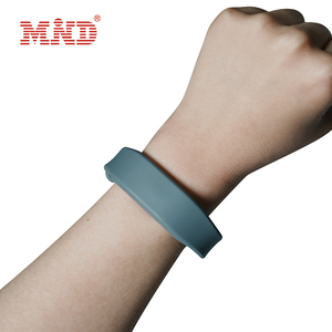 RFID QR <span class=keywords><strong>NFC</strong></span> 실리콘 팔찌 RFID 장인 실리콘 팔찌 지불 <span class=keywords><strong>NFC</strong></span> 팔찌 팔찌 - Product Image 6