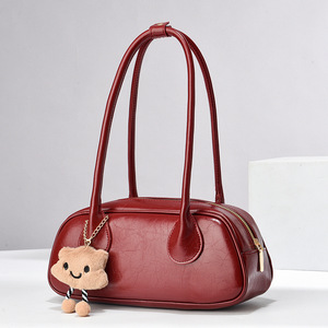 กระเป๋าหนังวัวลายหนังแท้ทรงถัง สีดำ ปิดด้วยซิป สะพายไหล่หรือสะพายข้าง ใช้ได้ทุกวัน คอลเลคชั่นฤดูใบไม้ร่วง 2024 - Product Image 4