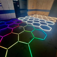 Vente directe d'usine, lumière LED hexagonale pour plafond de garage, lumière LED hexagonale personnalisable en forme de nid d'abeille pour atelier automobile