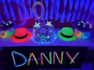 6, 12, 24, 30 pièces de fournitures de fête néon, chapeaux formels néon, chapeaux fluorescents qui brillent sous la lumière UV, <span class=keywords><strong>d</strong></span>écorations de fête UV pour adultes - Product Image 6