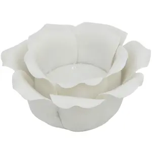 फैक्टरी प्रत्यक्ष कस्टम उच्च गुणवत्ता मन्नत tealight धारक सजावटी चीनी मिट्टी सफेद फूल के आकार मोमबत्ती धारक