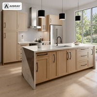 Meuble de cuisine en PVC thermoformé avec portes encadrées, aménagement en îlot, dimensions personnalisées, unités modulaires et rangements extractibles