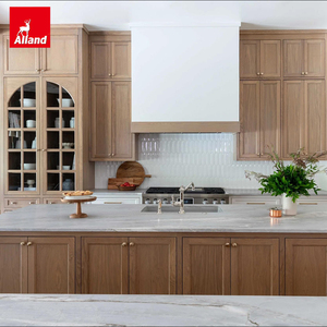 Armoires de cuisine modernes en chêne blanc Allandgroup avec moulures, placards en bois sur mesure du sol au <span class=keywords><strong>plafond</strong></span> - Product Image 2