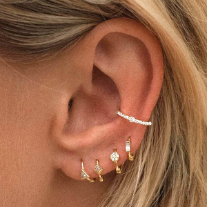 Boucles d'oreilles classiques polyvalentes en argent sterling S925 avec diamants super brillants - Product Image 1