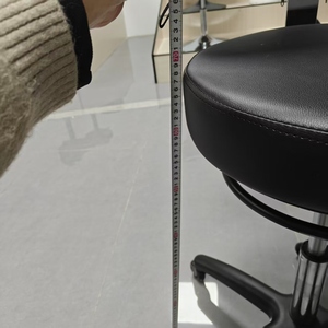 Taburete Redondo de Polifoam HS100 con Base de Aleación de 5 Estrellas, Ergonómico, para Médicos - Product Image 4