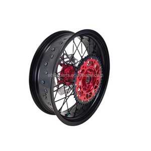 Juego de Ruedas <span class=keywords><strong>Supermotard</strong></span> de Aluminio CNC 17x3.5 17x5.0 para <span class=keywords><strong>KTM</strong></span> <span class=keywords><strong>EXC</strong></span> 250 300 2018, Llantas Motard con Buje de Color Personalizado - Product Image 2