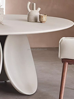 Ensemble de table à manger moderne de luxe léger, conçu par des artisans, avec plateau en verre rond artistique et base artistique, pour villa