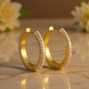 Orecchini a Cerchio E4204 in Oro con Moissanite Rotonda Incastonata, Gioielli di Lusso da Donna per Uso Quotidiano - Product Image 2