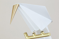 Lampe de table de style nordique, décoration de luxe, cadre en laiton, oiseau blanc élégant, pigeon perché
