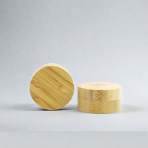 Molino de Hierbas Personalizado CANNA con Cubierta de Madera de Bambú, Dientes Afilados, Cepillo y Raspador, Molinillo de Especias Biodegradable de 4 Piezas para Cocina - Product Image 2