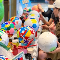 Kit de peinture DIY pour enfants, ballon de football à peindre soi-même, 6 pièces par ensemble, matériau PU avec pompe, emballé dans une boîte colorée, pour activité DIY des enfants