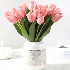 Fiore Artificiale Tulipano Delicato al Tatto per Paesaggistica, Banchetti, Matrimoni, Decorazioni Floreali di Alta Gamma Prodotte in Cina - Product Image 1