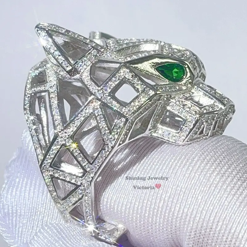 خاتم رجالي من الذهب الأبيض بتصميم فهد مُزين بالألماس من الفضة 925 على شكل فهد