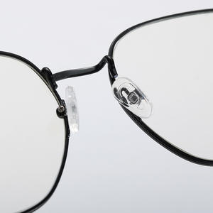 Coussinets de nez en silicone pour lunettes, type à vis, antidérapants, souples, support de pont, accessoires pour lunettes, compatibles avec les montures métalliques - Product Image 1