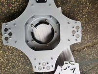 Disques abrasifs en plaque diamantée Idimas pour le ponçage des sols en béton, pour tampons triangulaires - Haute efficacité, personnalisables OBM/OEM, à changement rapide