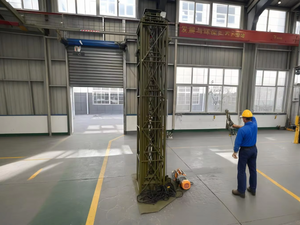 Torre de Comunicación Móvil para Construcción con Mástil Telescópico Reforzado y Remolque - Product Image 3