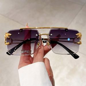 Gafas de Sol de Moda al por Mayor con Logotipo Personalizado, Montura Metálica, Patas con Estampado de Leopardo, Protección UV400, Doble Puente, Estilo Piloto, para Hombre y Mujer - Product Image 2