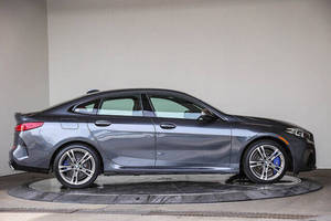 รถยนต์มือสอง ซีรีส์ 1 ขับเคลื่อนสี่ล้อ รุ่น M235i ซีดาน เกียร์อัตโนมัติ เบาะหนังสีเข้ม ล้อแม็ก R18 ระบบควบคุมความเร็วอัตโนมัติ พวงมาลัยขวา กล้องมองหลัง แร็คหลังคาอะลูมิเนียม - Product Image 4