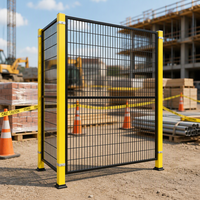 Clôture de protection modulaire industrielle en treillis métallique, poteaux en acier jaune haute visibilité pour délimitation d'entrepôt