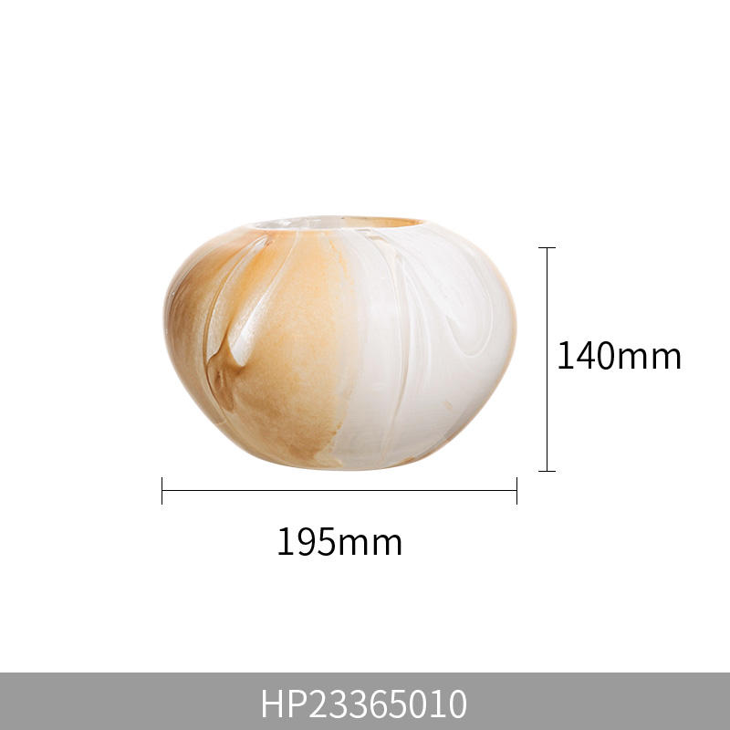 กางเกงขาสั้นสีขาวหยก