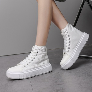 Chaussures montantes tendance en toile pour femme, toutes saisons, grande taille, confortables, doublure en coton, broderie fleurs et papillons - Product Image 4