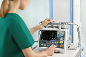 Défibrillateur-Moniteur Mindray BeneHeart D3, Conception Intégrée 4-en-1, Défibrillation, DEA, Rythmologie, Surveillance, Portable, Vétérinaire - Product Image 4