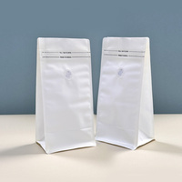 Vente en gros de sac debout avec logo personnalisé sac en papier kraft blanc à fond plat sac d'étanchéité à huit côtés avec fenêtre transparente à l'avant