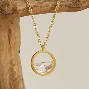 Collar de Acero Inoxidable Chapado en Oro de 18K con Zirconia, Colgante Minimalista y Popular con Forma de Corazón Transparente para Mujer, Joyería de Moda - Product Image 2